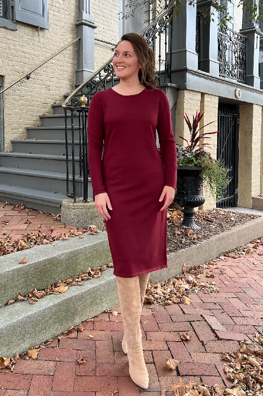 Women's Trendy Garments Dive Into Trendy Styles THE QUINN EVERYDAY SCOOP NECK SWEATER DRESS IN BURGUNDY