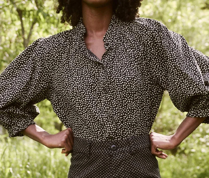 Season Offer The Boutonniere Top In Black Laurel Leaf